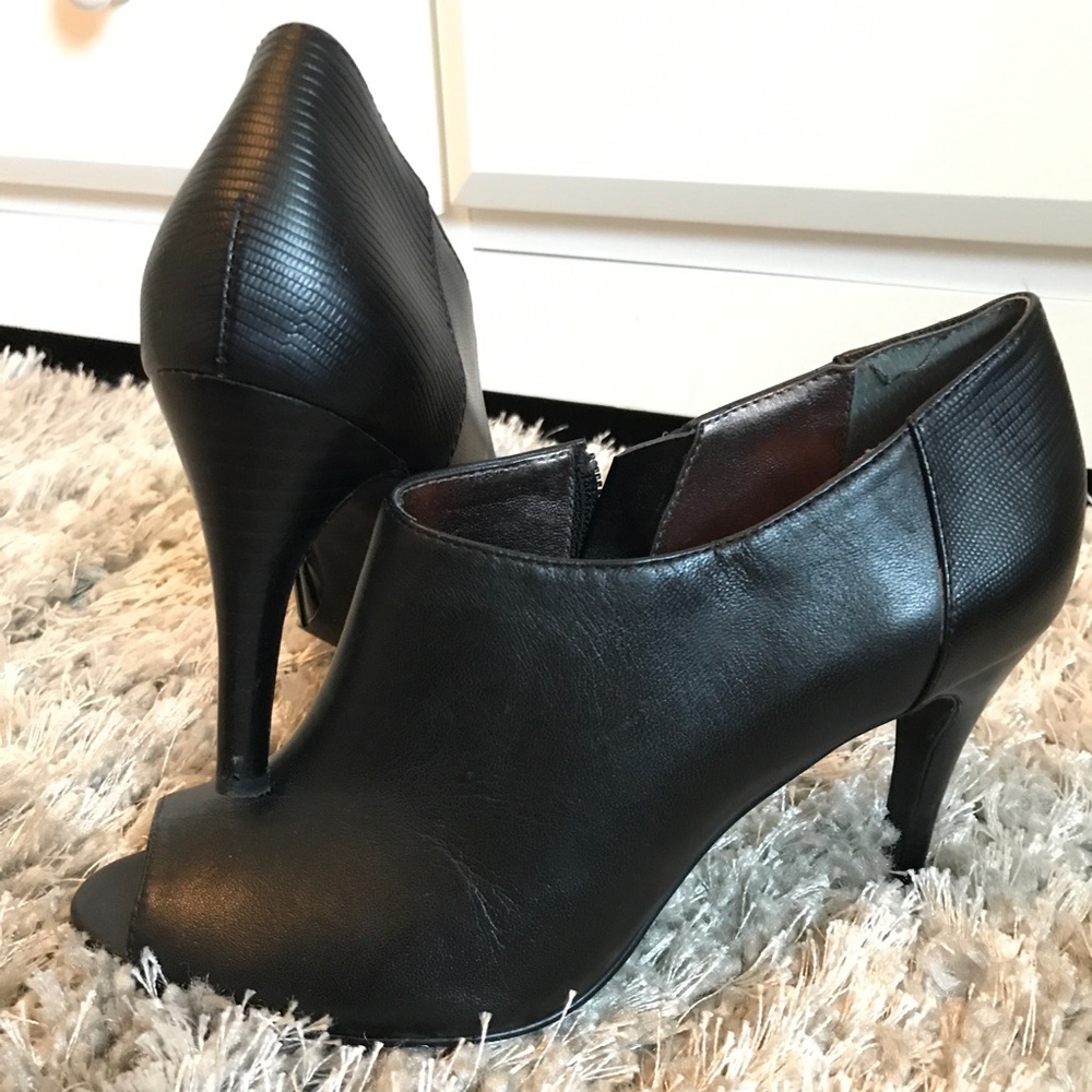 Calvin Klein women’s peep-toe booties, EUC